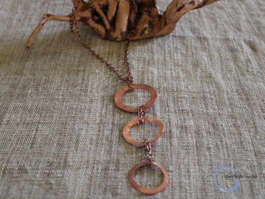 collana donna ciondolo composto da tre anelli in rame realizzati a mano. Catena lunga metallo anallergico nickel free color rame