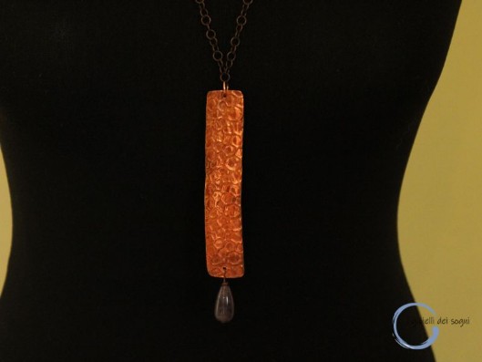 collana lunga da donna con ciondolo rame e goccia ametista