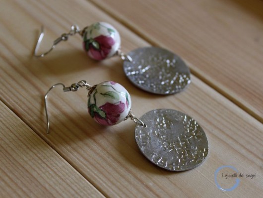 orecchini cerchio alluminio e perla di carta stampa fiore